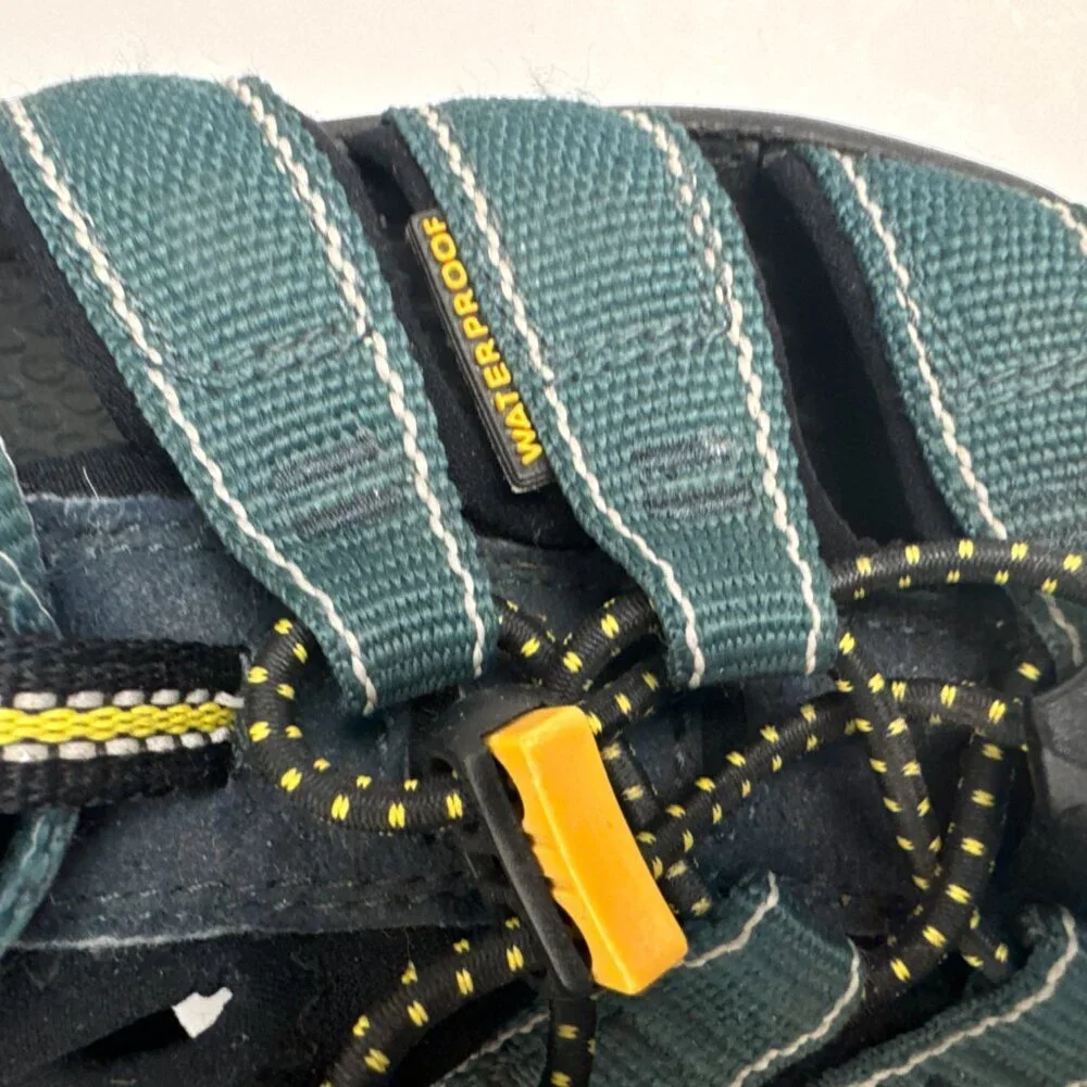 Keen Sandals Hiking Waterproof  Size 6 ( Big)